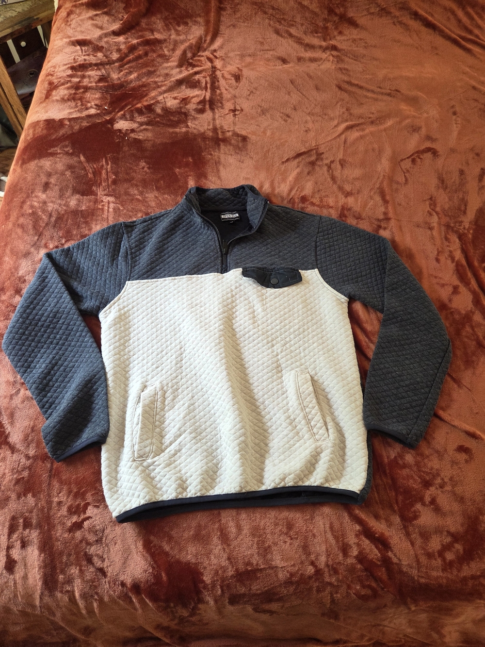 Quilted Two-Tone Crewneck Sweater - Black & Cream